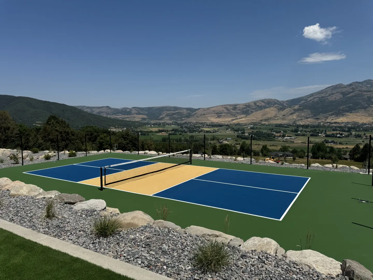 Scenic pickleball court with mountain views