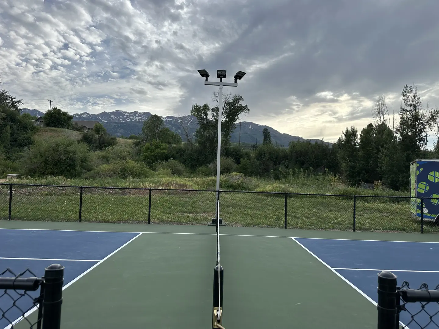 Outdoor pickleball court with mountains in the background
